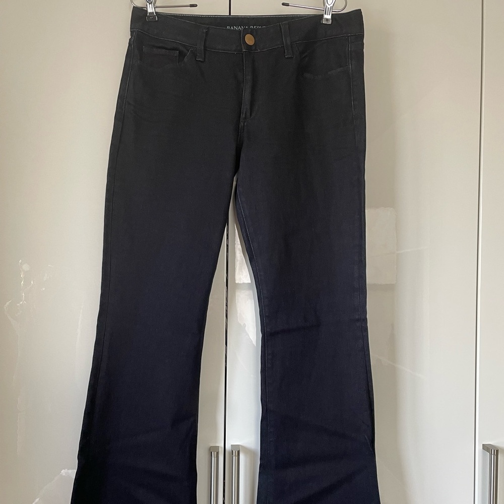 Banana Republic Flare Leg Jean’s Color- Dark Navy Size- 29 NWOT